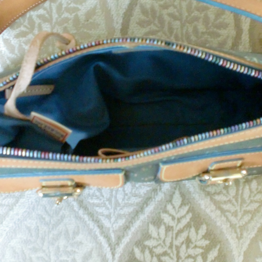 Dooney & Bourke - Picture 4 of 8